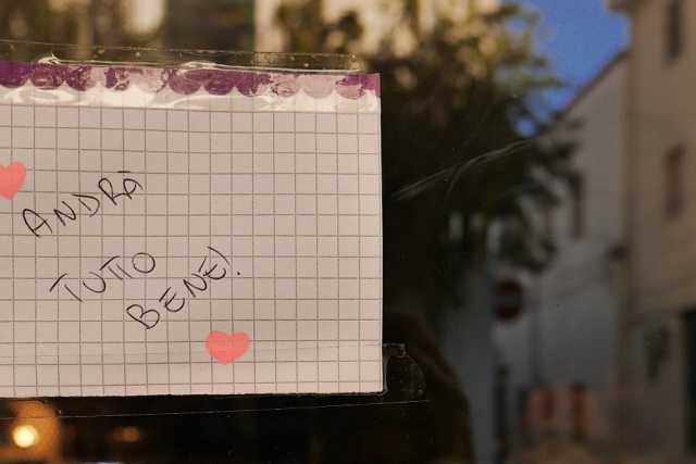 "Andr� tutto bene": due fratellini tappezzano Bari con un messaggio di speranza